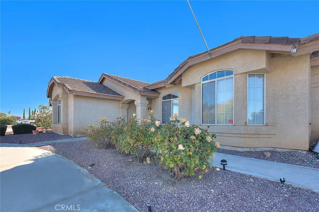 19149 Catalina, Apple Valley, California 92308 home-pic-3